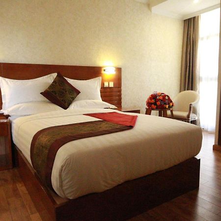 Marcen Addis Hotel Bagian luar foto