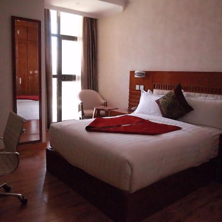 Marcen Addis Hotel Bagian luar foto