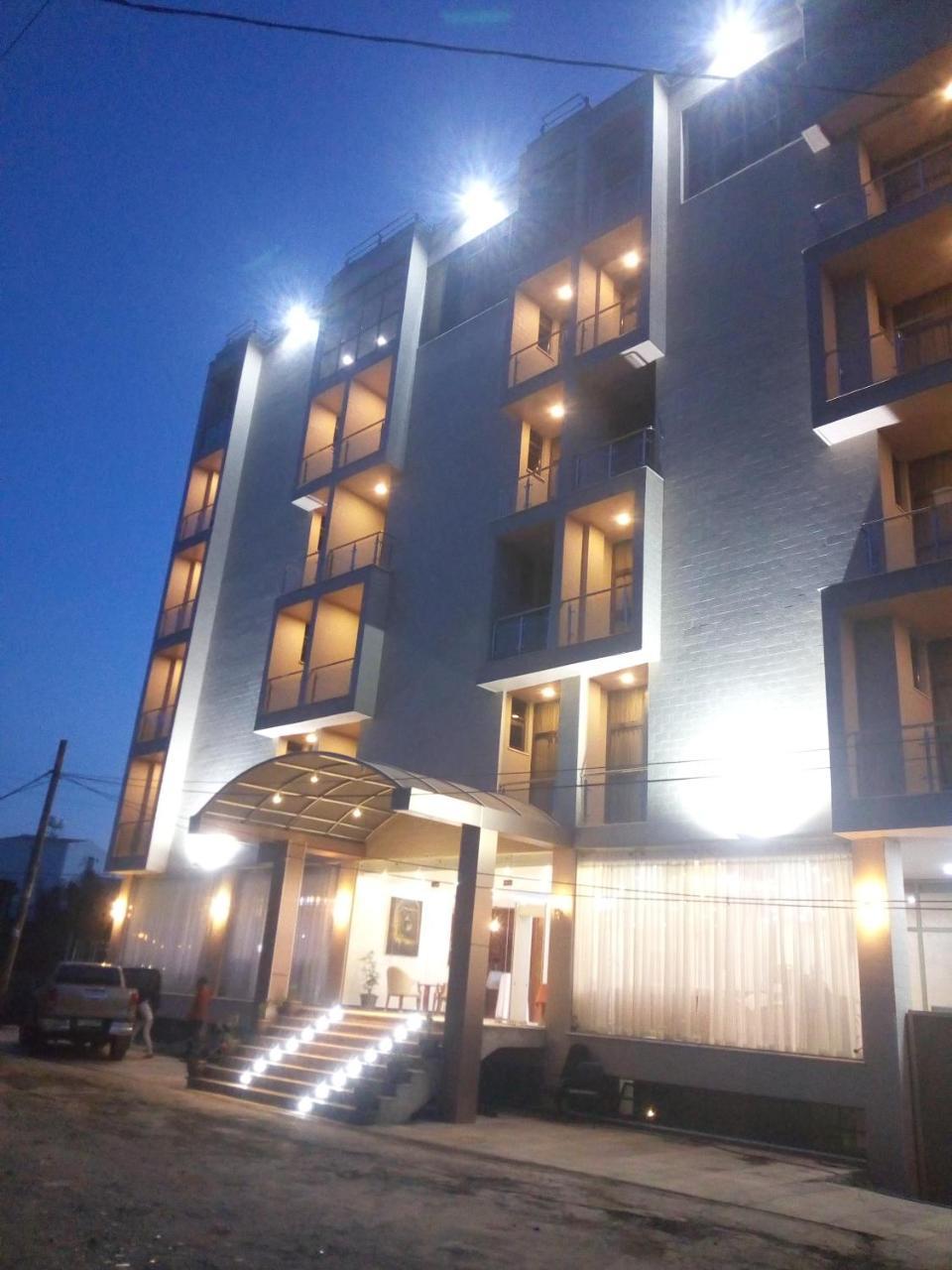 Marcen Addis Hotel Bagian luar foto
