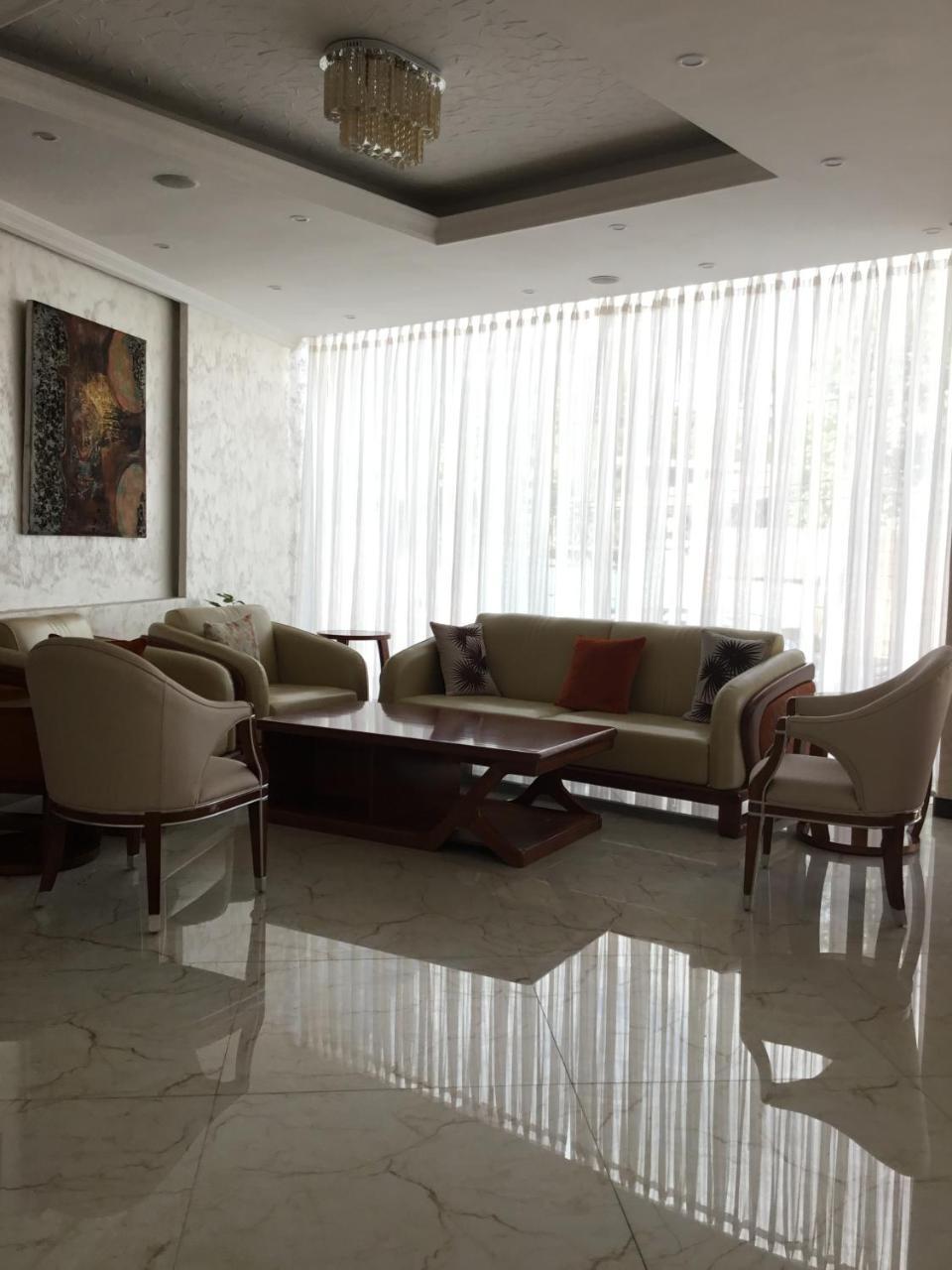 Marcen Addis Hotel Bagian luar foto