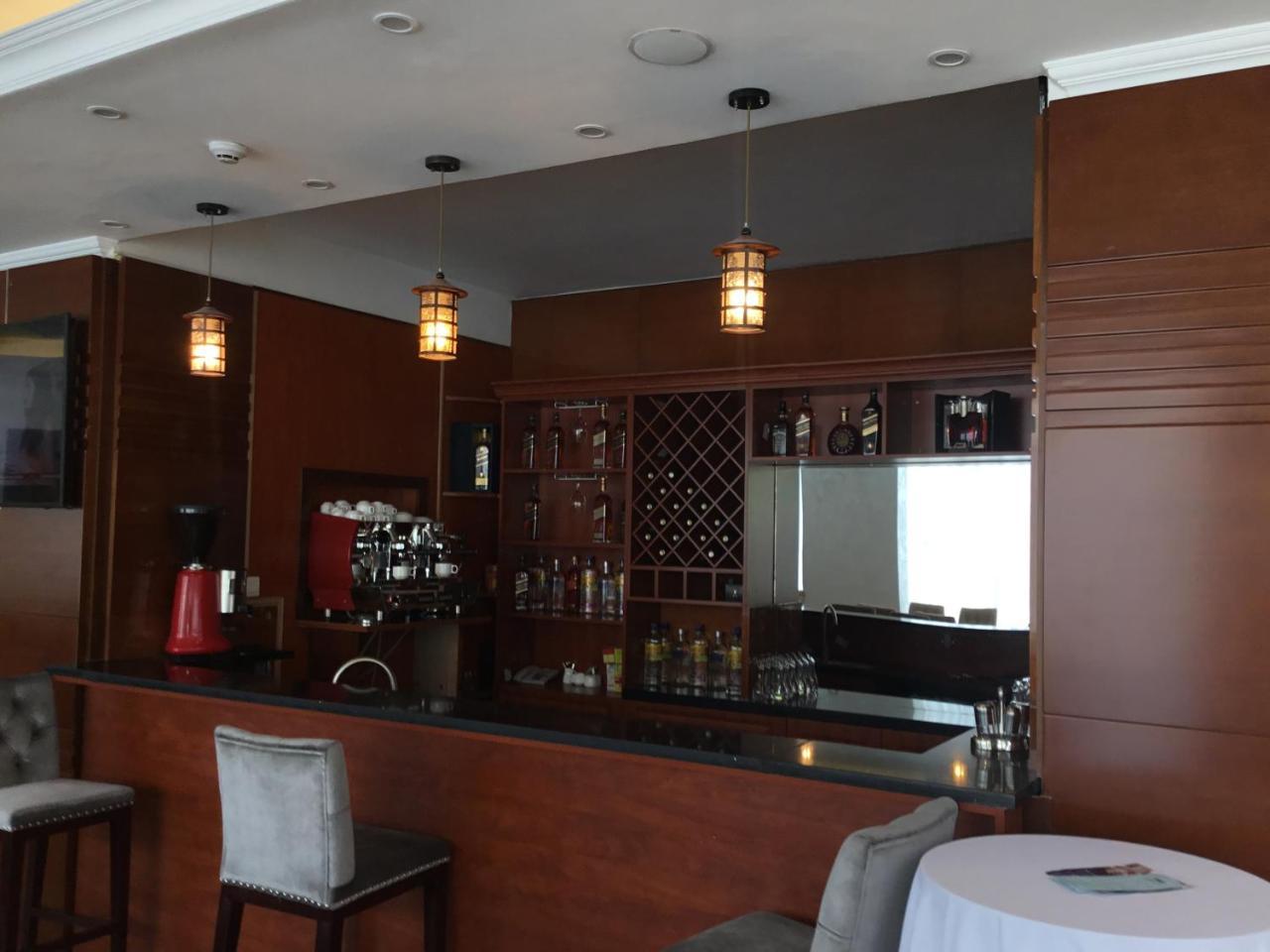 Marcen Addis Hotel Bagian luar foto