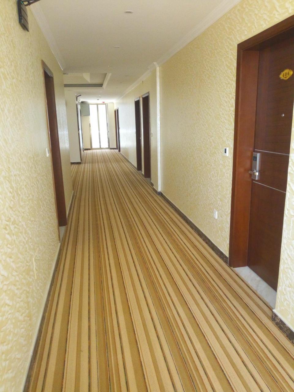 Marcen Addis Hotel Bagian luar foto