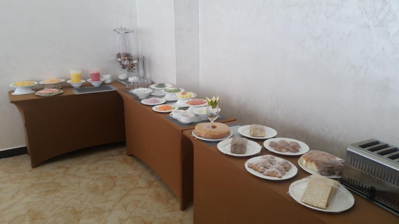 Marcen Addis Hotel Bagian luar foto