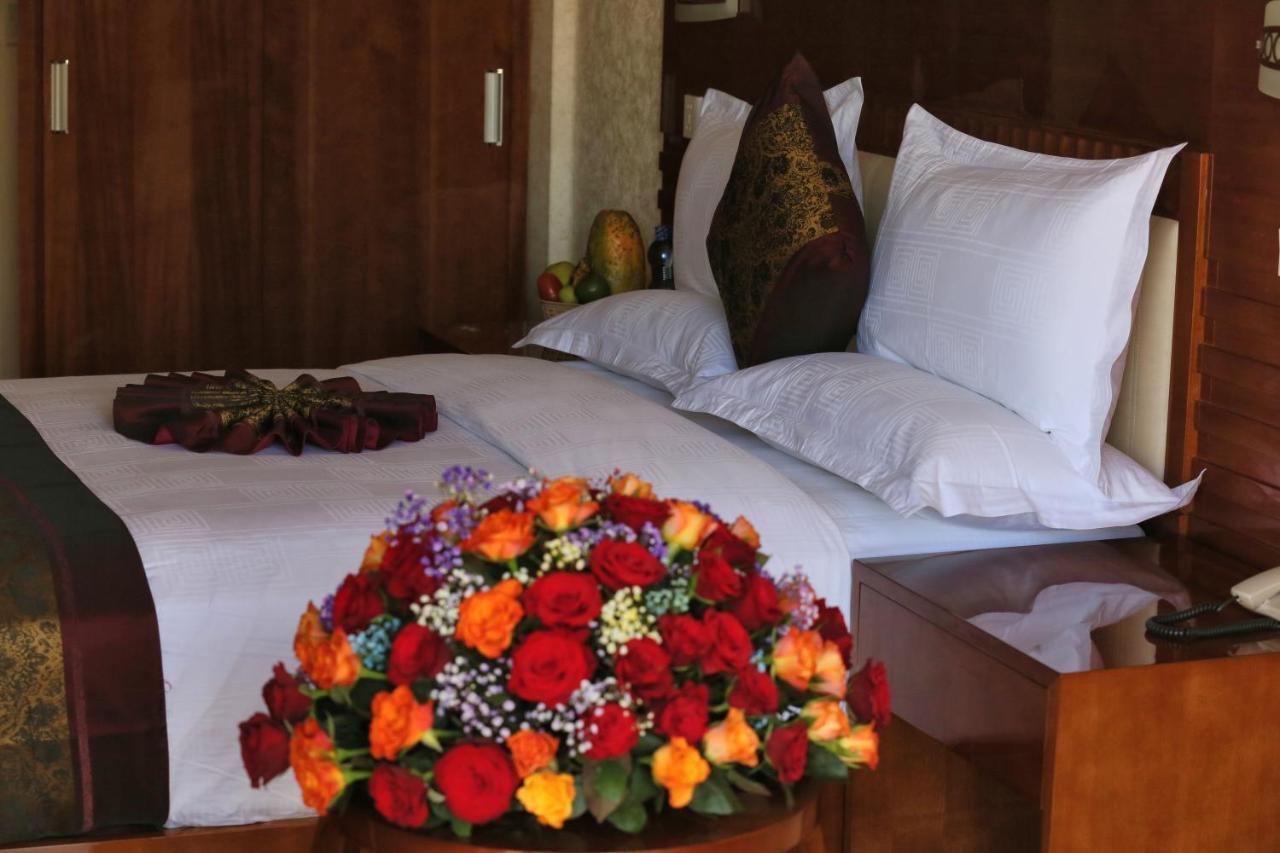 Marcen Addis Hotel Bagian luar foto