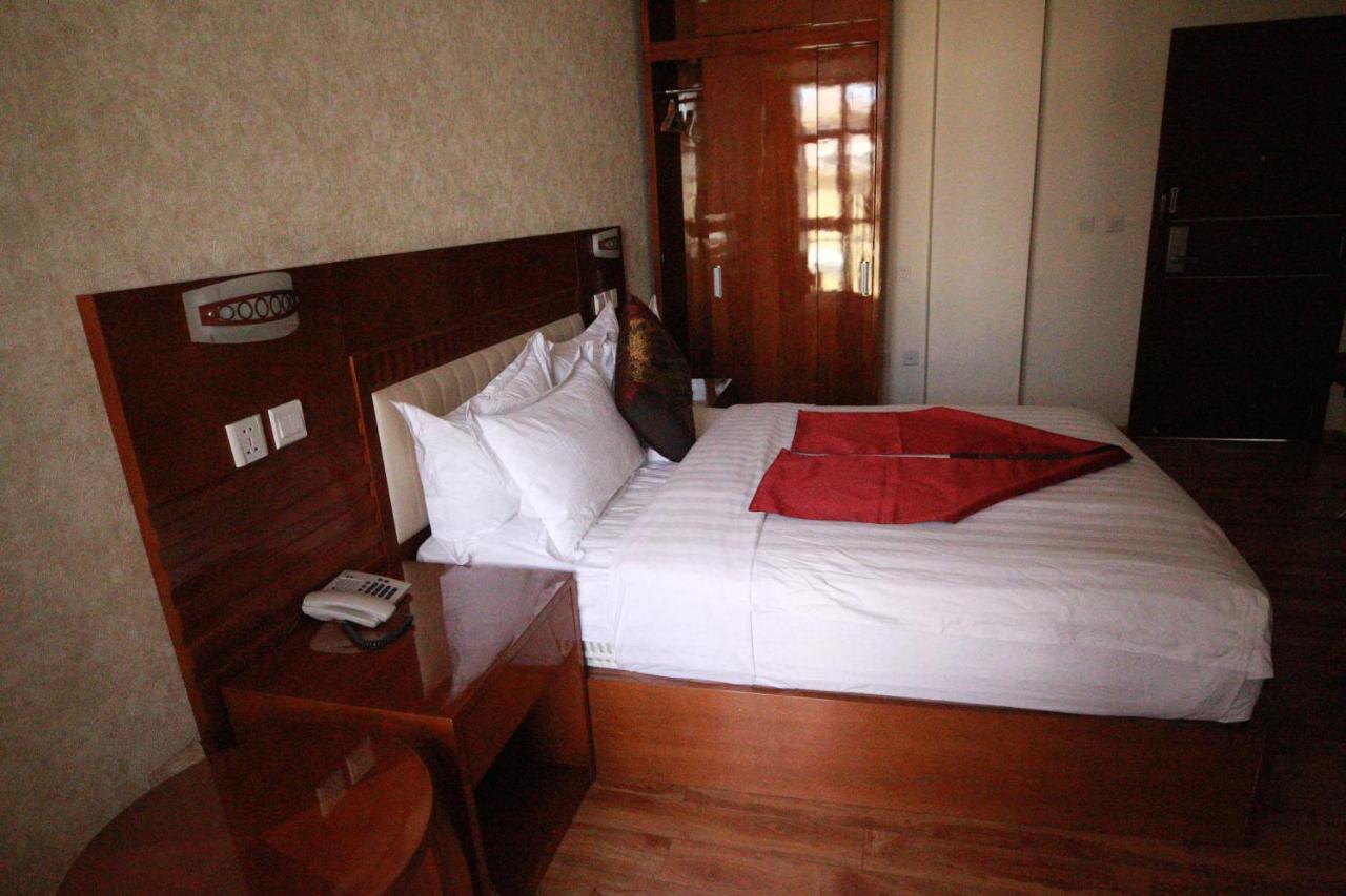 Marcen Addis Hotel Bagian luar foto