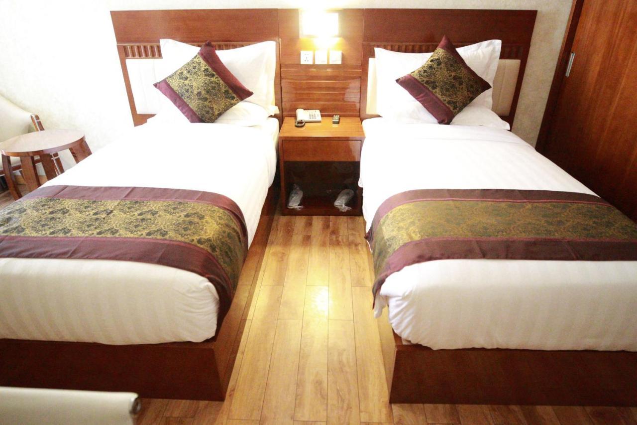 Marcen Addis Hotel Bagian luar foto
