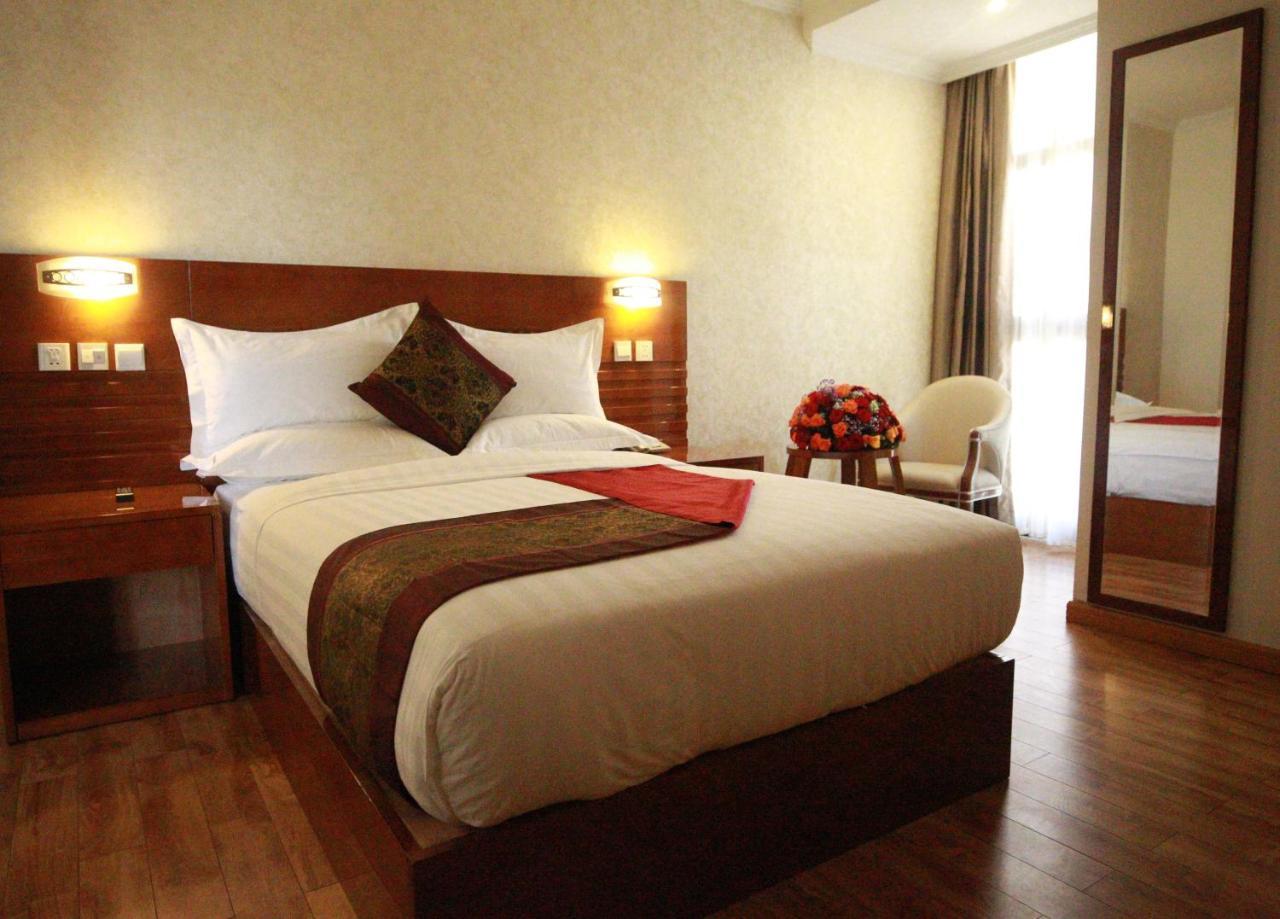 Marcen Addis Hotel Bagian luar foto