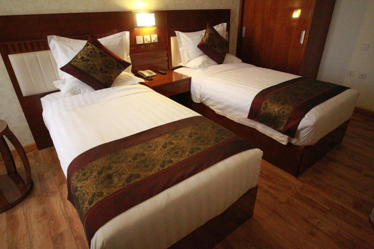 Marcen Addis Hotel Bagian luar foto