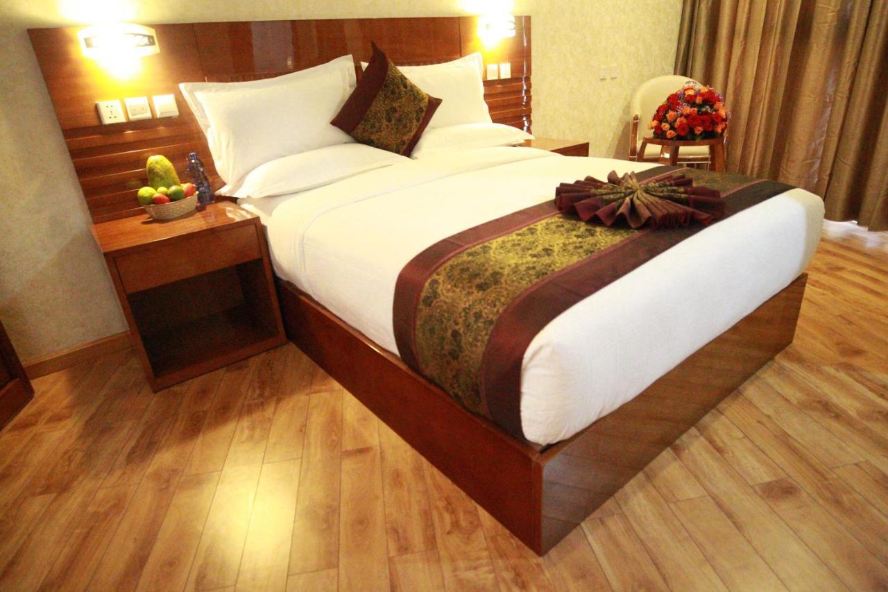 Marcen Addis Hotel Bagian luar foto