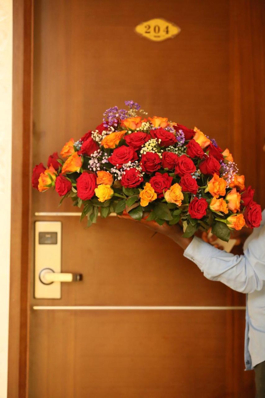 Marcen Addis Hotel Bagian luar foto